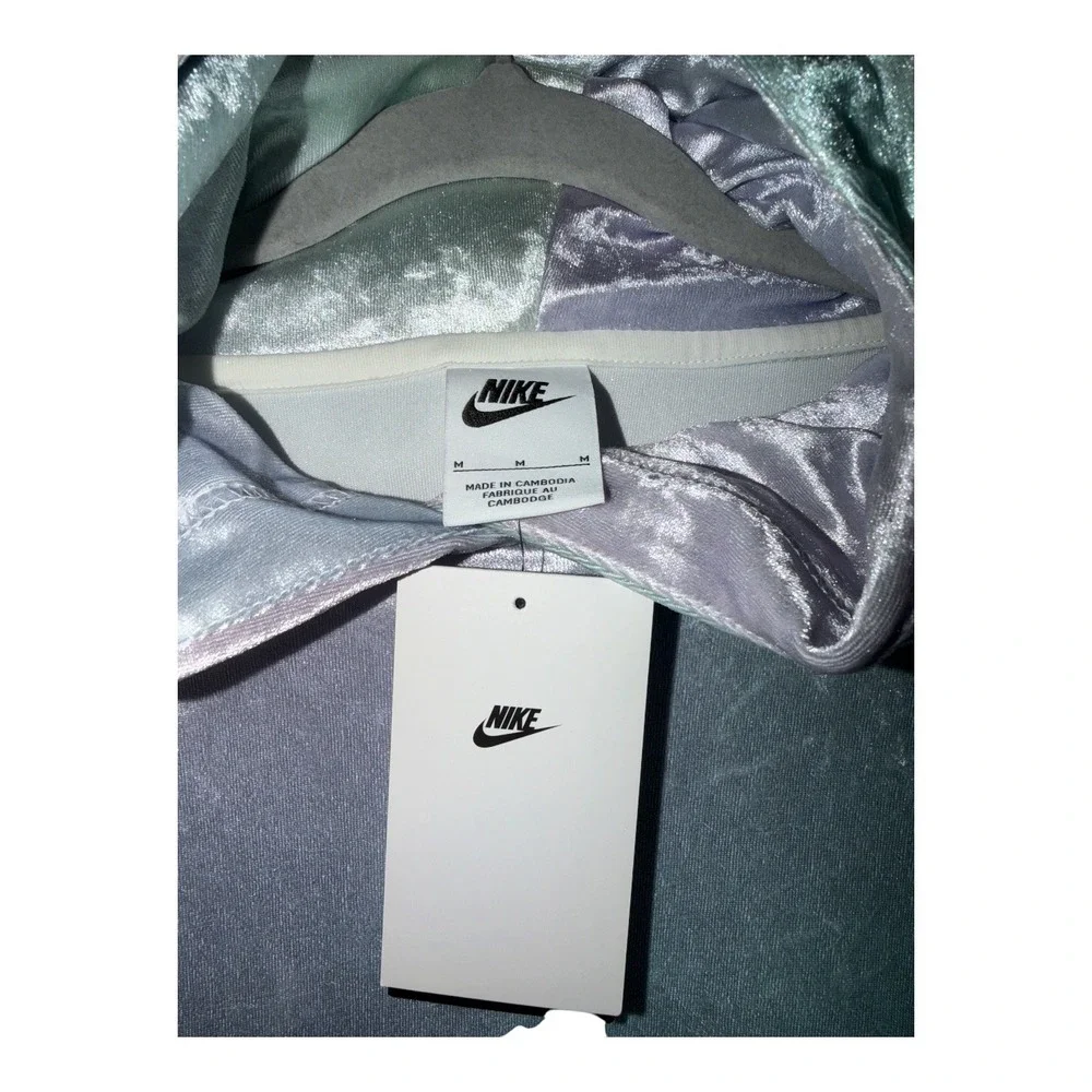 Nike Womens Velour Iridescent Pullover Hoodie, Medium
